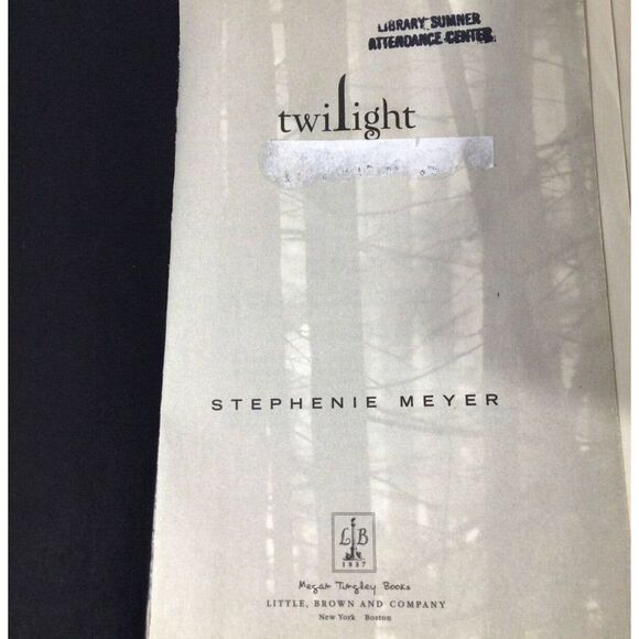 The Twilight Saga Ser/ Twilight by Stephenie Meyer (2006, Trade Paperback Books - Picture 6 of 7